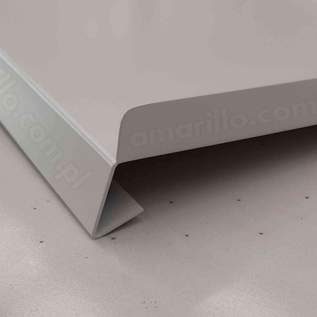 parapet aluminiowy z zagiętym bokiem wzór klienta